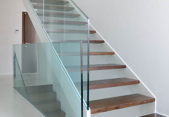 Glazen op maat of balustrade voor trappen: prijs, tips & inspiratie